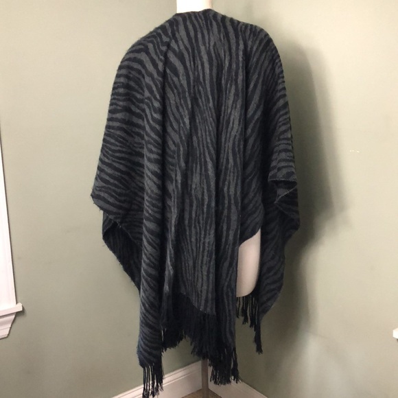 Knit Wrap Shawl Black Gray Stripe Zebra Print Poncho One Size. - Picture 5 of 9